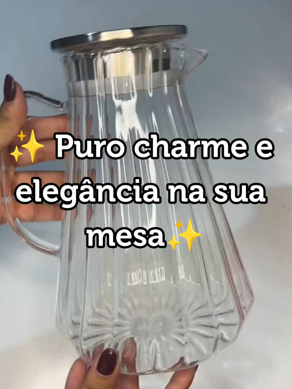 A Jarra de Vidro 1,8L em Borossilicato e Aço Inox é o toque de sofisticação que sua cozinha merece 😍💎 ✔️ Material resistente e de alta qualidade ✔️ Design moderno e luxuoso ✔️ Ideal para servir sucos, água, chás e muito mais ✔️ Perfeita para o dia a dia ou ocasiões especiais Transforme cada refeição em um momento elegante 🥂 ID - AFE-GHL-ADP 👉 Escolha sua cor favorita e garanta a sua antes que acabe! #AchadinhoDaShopee #CozinhaChique #MesaPosta #Decoração #JarraDeVidro  