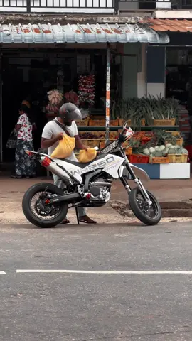 මොක ගත්තත් අම්මා කඩෙ යවනවා බන්..😅😂 #wr250x🇯🇵 #foryoupage #fyp #trending #bikelife 