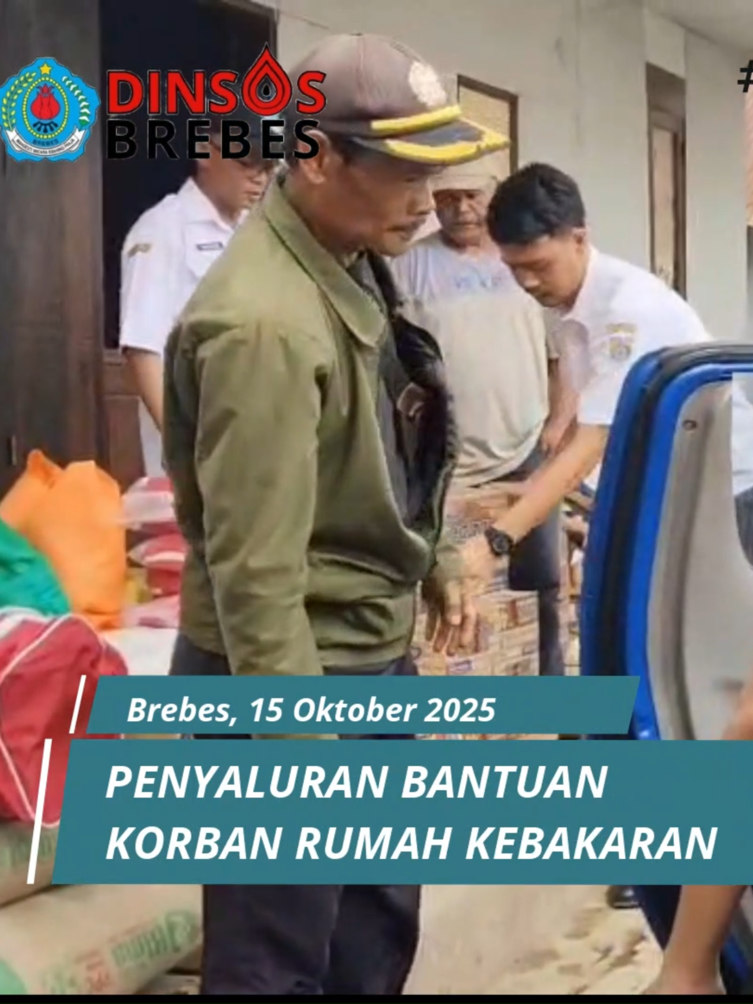 Pemerintah Kabupaten Brebes melalui Dinas Sosial menyalurkan bantuan sosial kepada warga yang menjadi korban musibah kebakaran. Bantuan ini sebagai bentuk kepedulian dan tanggap cepat pemerintah dalam membantu masyarakat yang terdampak bencana. Semoga bantuan yang disalurkan dapat meringankan beban dan menjadi penyemangat bagi keluarga terdampak untuk bangkit kembali. #brebesberes #kemensosselaluada #dinsosbrebes