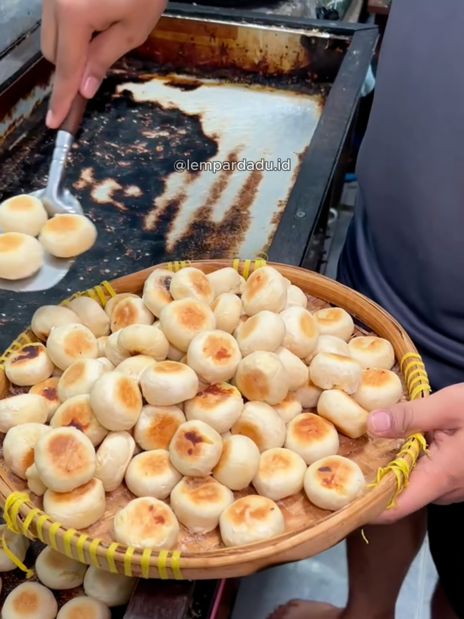 Hati-hati modus orang iri sama produk kita ‼️ 🫘BAKPIA PATHOK YOGYAKARTA Info Pemesanan:  ☎️Diakhir Video #kuliner #lempardadu #kulinerlagi #camilan #bakpia #jogja #khas #oleholehjogja