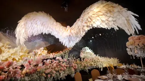 I was surprised all day to see this wedding scene. It's so beautiful, isn't it?✨✨✨🌸💍#wedding #weddingtiktok #weddingvibes #weddingplanner #fyp 