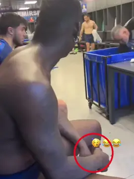 When Balotelli Gets Bored 🤣#footbll #Soccer #fyp #trending #varil 