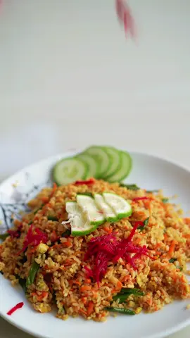 Quick, flavorful, and packed with color 🌶️🥢 This Chicken Fried Rice is a weeknight winner you’ll want on repeat. ⸻ Our Chicken Fried Rice is vibrant, savory, and full of texture — tender chicken legs, crisp vegetables, and perfectly seasoned rice all cooked in one pan. A balanced, easy dinner that’s perfect for busy evenings or meal prep. Ingredients (serves 2): 	•	2 chicken legs 	•	1 small onion 	•	2 cloves garlic 	•	50g green beans 	•	2 spring onions 	•	½ red pepper 	•	1–2 tsp olive oil 	•	1 egg 	•	Salt & pepper to taste 	•	½ tsp dried thyme or ½ tsp chopped fresh coriander 	•	1 cup cooked rice (preferably chilled) 🔥 Want the recipe?? Visit our website or download our app for step-by-step guides, weekly dinner ideas, and endless inspiration. Save this video for your next weeknight dinner!  Want more Asian recipes? Comment Yes ✔️or No ❌ #friedrice #chicken #thaifood #delicious #LearnOnTikTok 