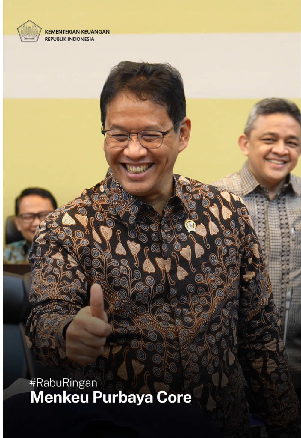 Meneladani semangat positif Pak @Menteri Keuangan RI @Purbaya Yudhi Sadewa mari bersama menebarkan energi optimis dan kebahagiaan di lingkungan kita. ✨ #RabuRingan #MenkeuPurbayaCore 