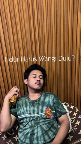 kalo tidur pakai parfum menurut lo aneh apa ga?