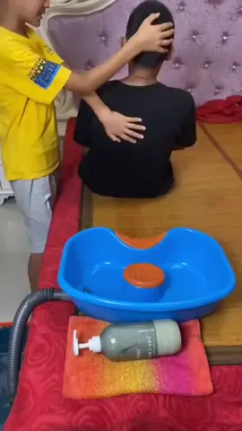 Chậu gội đầu tiện lời để tôi gội đầu cho cha mẹ tại giường #chaugoidau #goidaunguoigia #goidautaigiuong #chaugoidauthongminh #chaugoidautienich         