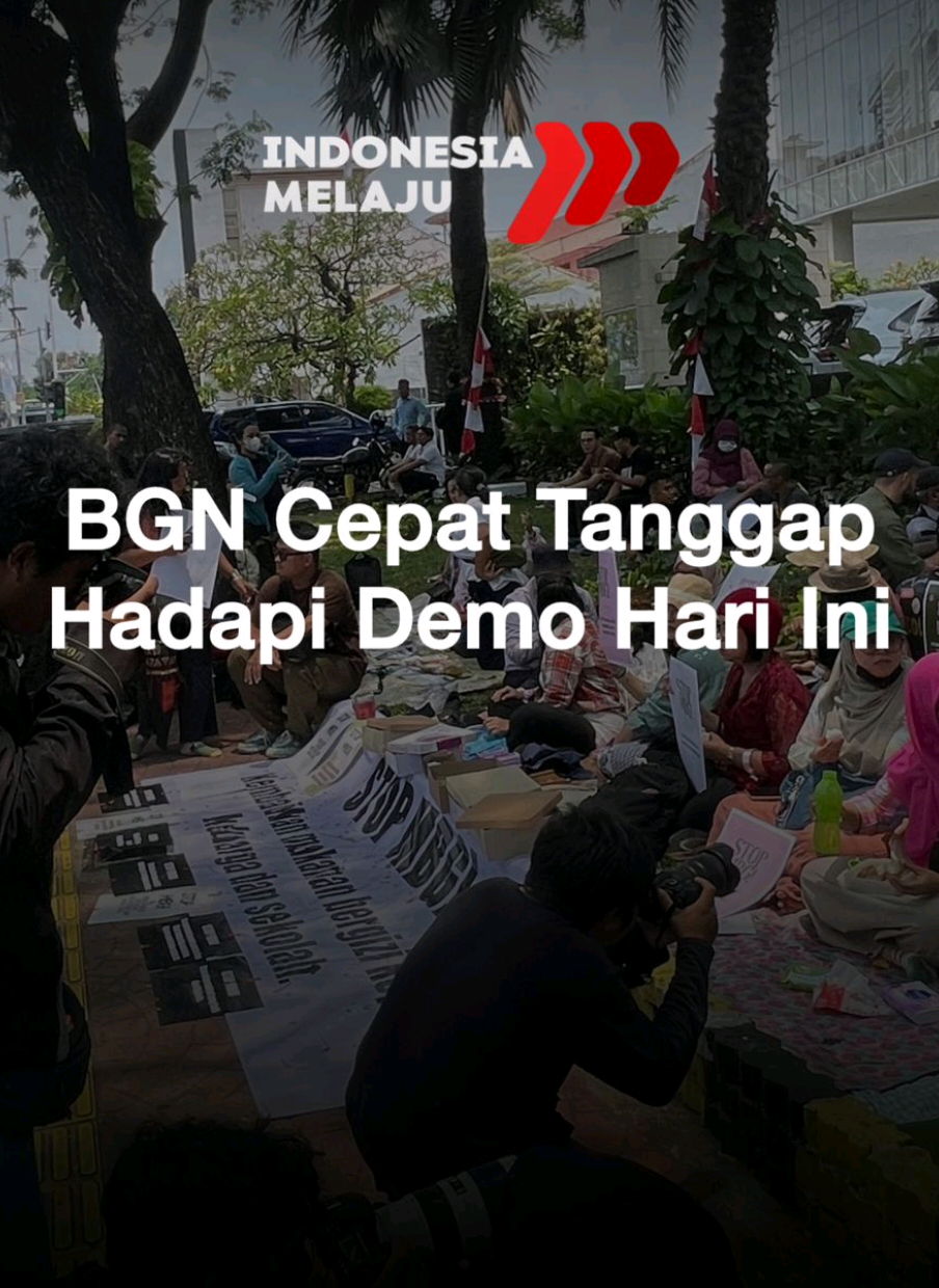 Badan Gizi Nasional (BGN) cepat tanggap merespon demonstrasi yang digelar Suara Ibu Indonesia, Aliansi Ibu Indonesia, SERUNI dan Koalisi Perempuan Indonesia, Jakarta, Rabu (15/10/2025). BGN menerima seluruh aspirasi perbaikan program Makan Bergizi Gratis (MBG).  #MBG #BGN #MakanBergiziGratis #Demonstrasi #tiktokberita 