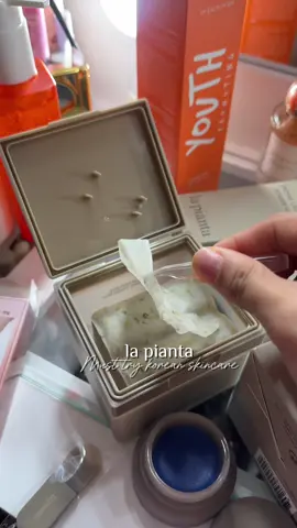 Trying out La Pianta straight from South Korea #Stemcell #WaterGlowPerfectionCream  #Lapianta #라피안타 #kbeauty #KBeautySkincare  #SoothingCare #Hydration  #SkincareRoutine #GlowingSkin #MoistureCream #NourishingCream