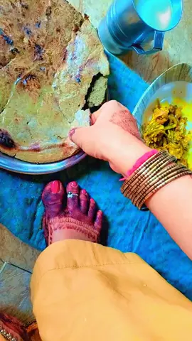 bajhri re roti aen phryan ro saag bejo bhero makhan ghatti achh  haayee haayee pya Khao 👍😋😂🤗#fypシ゚viral 