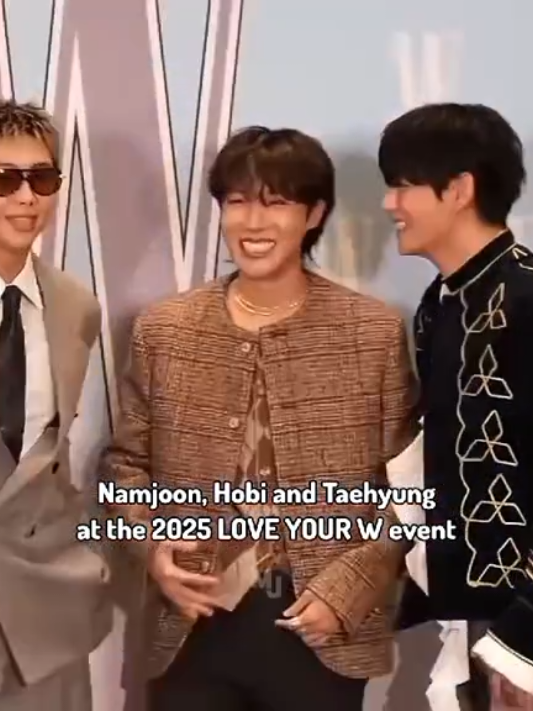 Bangtan power in full force ! #bts #bangtan #namjoon #taehyung #hobi #wkorea #loveyourw #redcarpet #video #viral 