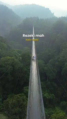 Biar gak rungsing yuk kita healing #situgunungsukabumi #suspensionbridge #jembatangantung #sukabumi #lembahpurba 