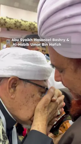 Abu Syaikh Hasanoel Bashry Berjumpa Dengan Al-Habib Umar Bin Hafizh di Malaysia  #halaqahabymudi #abumudi #habibumarbinhafidz 