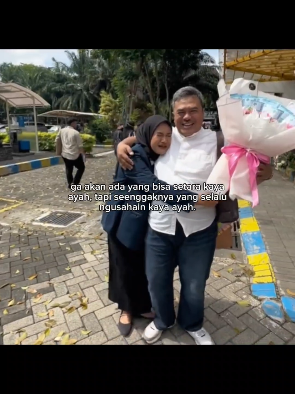 ayah adalah versi terbaik dari bentuk cinta yang pernah ada🥹🤍 #ayah #ayahdananakperempuannya #fyp 