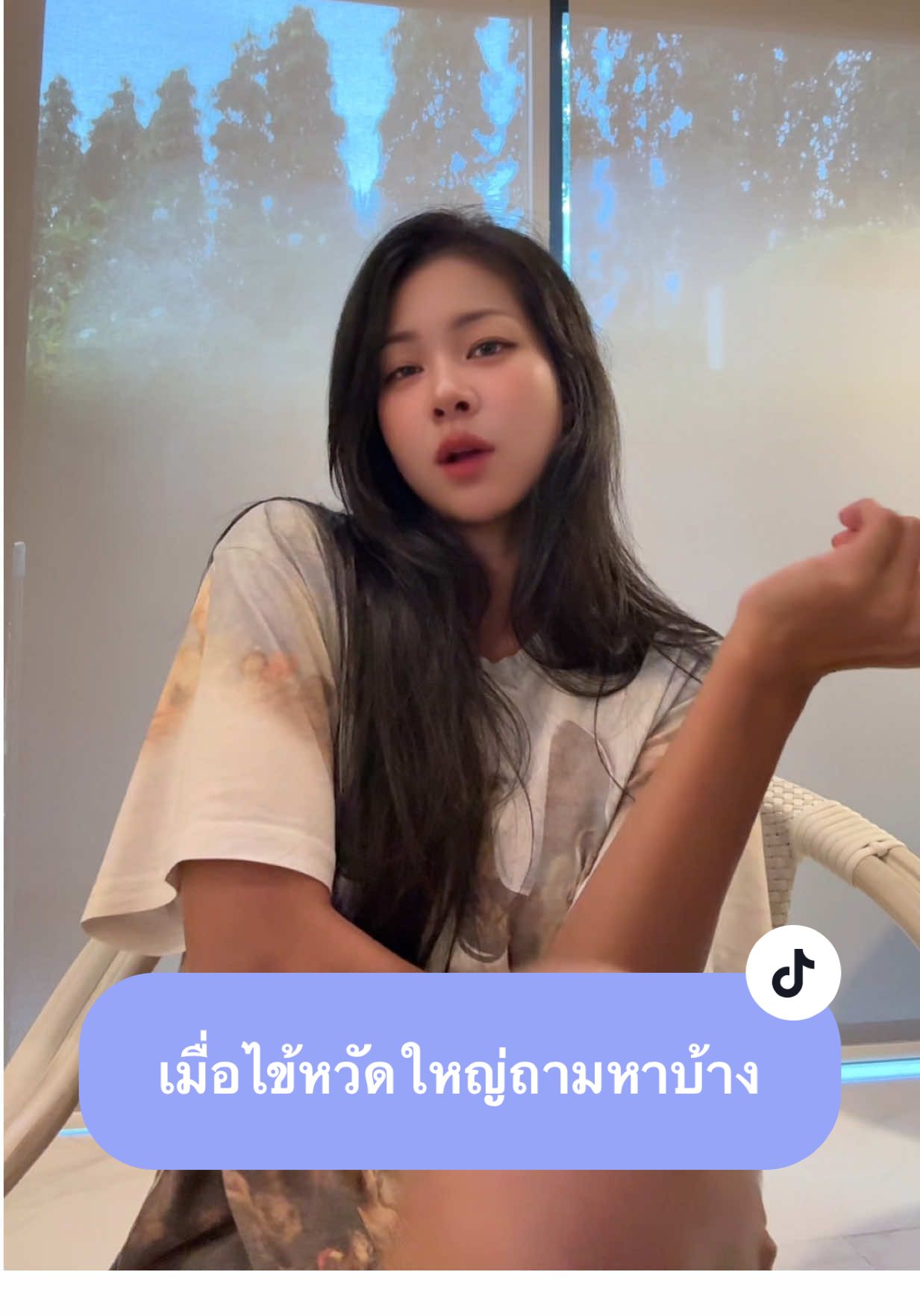 เป็นไข้หวัดใหญ่ ไข้ขึ้ส หนาว สั่น วันนี้ เข้าสู่วันที่ 7 แล้ว โดนงดไปทำงานจนกว่าจะหายไข้ ต้องมาขอนอนบ้านเพื่อน เพราะกลัวลูกๆติด แล้วจะเป็นหนัก ขนาดเรายังไม่ไหวเลย ได้แต่ใส่แมส แวปๆ ไปหา ส่งข้าว ส่งน้ำไปให้ ชีวิตนี้ไม่เคยป่วย 7 วันเลย ทำตัวไม่ถูก งานก็ไม่ได้ทำ ว่างมาก ฟุ้งซ่านไปอีก หายได้แล้วค๊า  ต้องไปทำงานหาเงินแล้ว