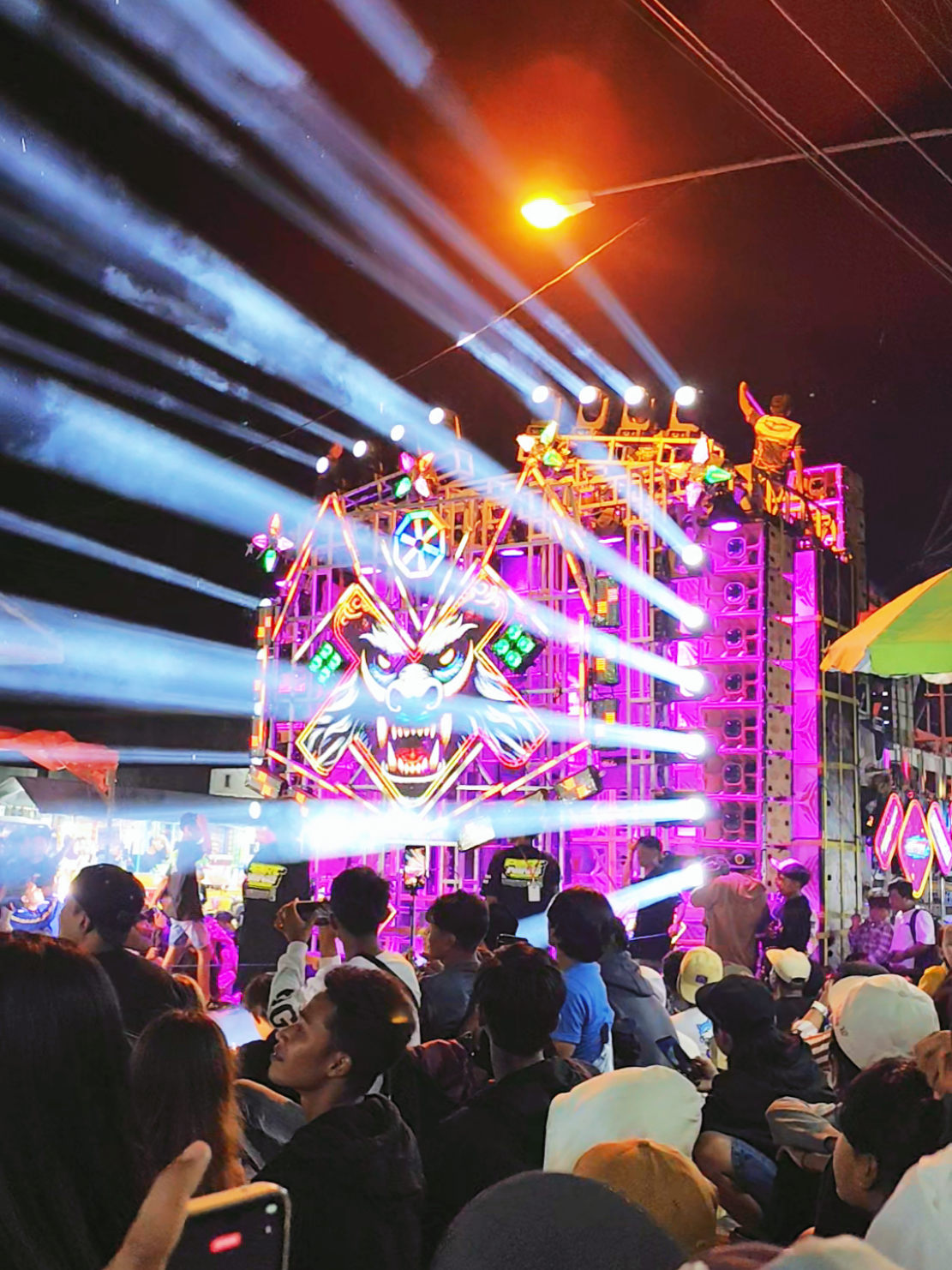 Anti kendor, bj hunter karnaval gampingan pagak malang @bjhunterproduction feat @monster_lightingkediri  #bjhunterproaudio #karnavalgampingan #monsterlightingkediri  #gampinganpagak #karnavalmalang 