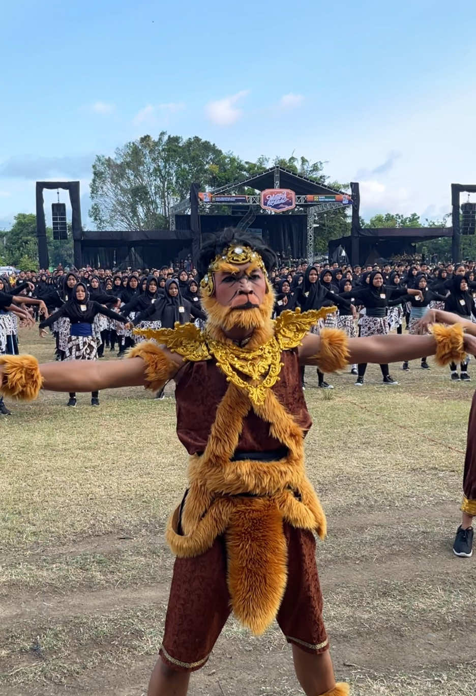 1 Rekor muri lagi dapat diraih oleh kabupaten Kulon Progo, Tarian Wanara Sugria Subali sebanyak 7400 peserta, terimakasih adik-adik generasi penerus bangsa, semoga Kulon Progo semakin maju . . . #kulonprogo #wates #sugriwasubali #rekormuri #pelajar 