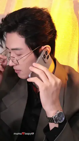 ✨무무 douyin Update ! #스타무브영업중 티타늄 색 휴대폰이 나랑 어울릴까? #oppofindx9 오늘쉴지알았는데 베이징으로 돌아가서 열일중인 무무~~ @王凯沐  #wangkaimu  #越看越有魅力 #왕카이무