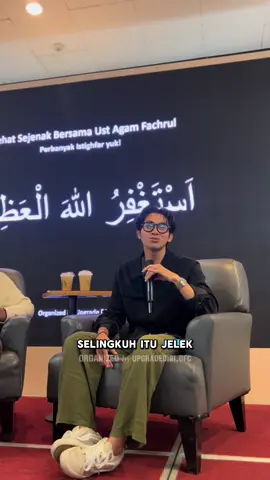 Kesetiaan sejati tidak pernah membutuhkan panggung atau penonton. Mereka yang hatinya sibuk mencari validasi dari banyak orang, sesungguhnya sedang membangun jebakan bagi komitmennya sendiri. Jaga pandangan, jaga hati, karena cinta yang tulus tidak akan pernah mau berbagi ruang 🤍✨ Jadwal Rehat Sejenak Bersama UAF Insyaallah : Magelang = 19 Oktober 2025 Pekalongan = 26 Oktober 2025 Majalengka = 2 November 2025 Jambi = 23 November 2025 Tangerang = 30 November 2025 Subang = 7 Desember 2025 Pembelian Tiket ➡️ upgradediriofficial.myr.id Admin ➡️ 085624060730 #magelang  #pekalongan  #majalengka  #jambi  #fyp 