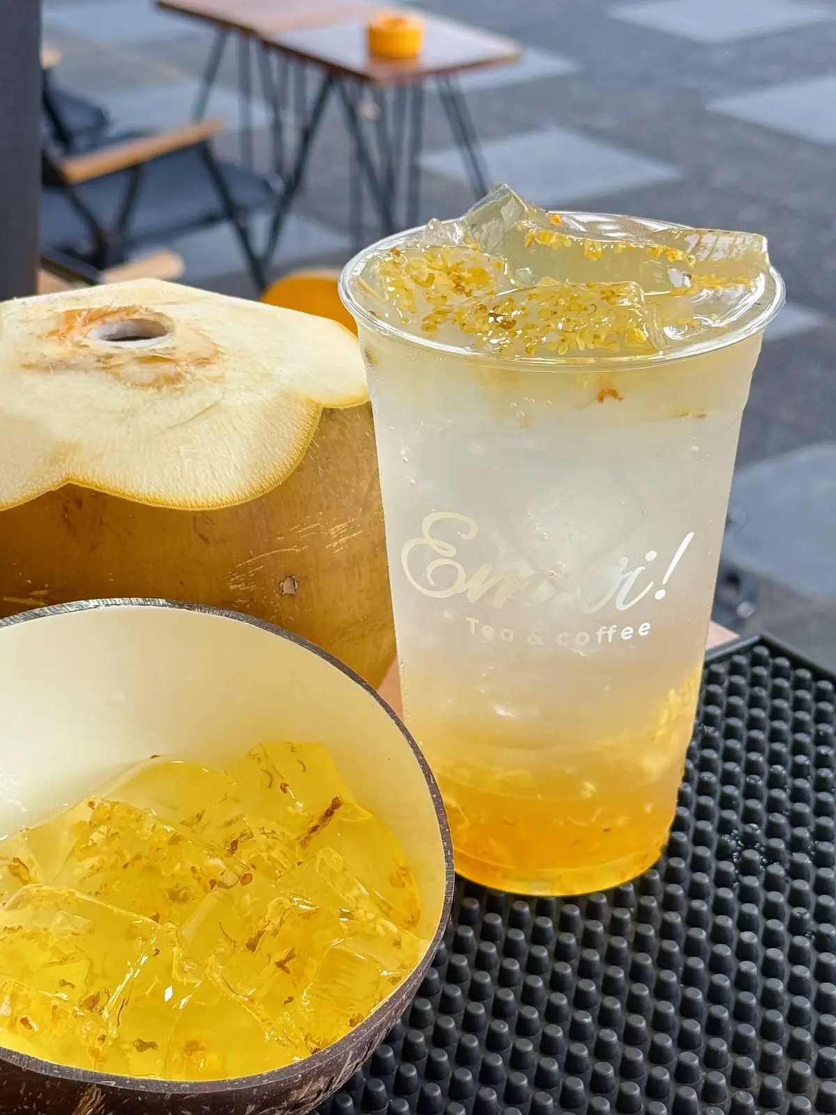 🌴Nước Dừa Mật Quế Hoa ✔️Nước dừa tươi mát lạnh kết hợp cùng mật quế hoa vàng óng, thơm nhẹ mùi hoa, ngọt dịu tự nhiên.  ✔️Thạch quế hoa thơm nhẹ, giòn dai mát lạnh hòa cùng cơm dừa tươi giòn sựt béo bùi — ăn một muỗng là mê luôn! Vừa thanh, vừa thơm, vừa có độ “đã miệng” cực cuốn 😋  🥥🥥🥥🥥🥥 Topping thạch quế hoa & cơm dừa ( ảnh chiều nay chụp chưa sên xong cơm dừa nên chưa có nhưng mn mua là có sẵn cơm dừa nha) 🎊Mời đoàn mình ghé qua dùng thử chỉ #15k- 100% nước dừa tươi!