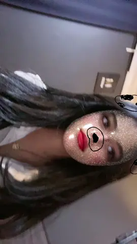 مابقى الا انا عشان اصور على الاغنيه🤗