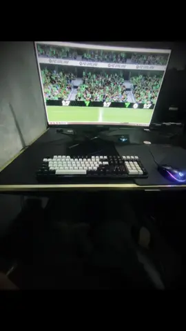 “ Nếu không thể làm cho em được hạnh phúc… Thì chẳng lí do gì bắt em phải khổ chung” #cap #lenxuhuong #livephoto #ảnh #motminh 