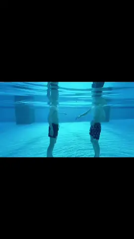 Hậu trường p6.(07/30) Cảnh bể bơi. Hôn 😘😘😘 Ta nói nghen. để đóng dc ntn là cả một nghệ thuật đó. 2 đứa con tui giỏi quá   ai khen đi 🤭🤭🤭🐟🍋🌽#dienhuninh #ziyu #xuhuong #nghichai #fyp @hết lụy nghịch ái đổi tên 