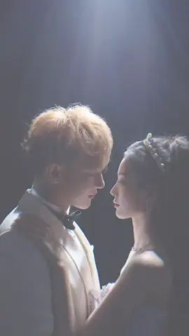 pemenang sound Oktober tahun ini jatuh ke makne panda ya teman-teman 😭  happy wedding Tao&yiyang🥳 padahal berharap banget krisge-nya bisa hadir, biar bisa ngumpul bertiga lagi  pov! T: Gege, maaf aku duluan yahh L: lancang sekali, melambungi ku K: apakah kau sudah bisa mandi dengan baik? T: tentu, aku sudah ada istri, tidak seperti Gege 🤪 sekian 😭 #ztao #xuyiyang #kriswu #luhan #fyp 