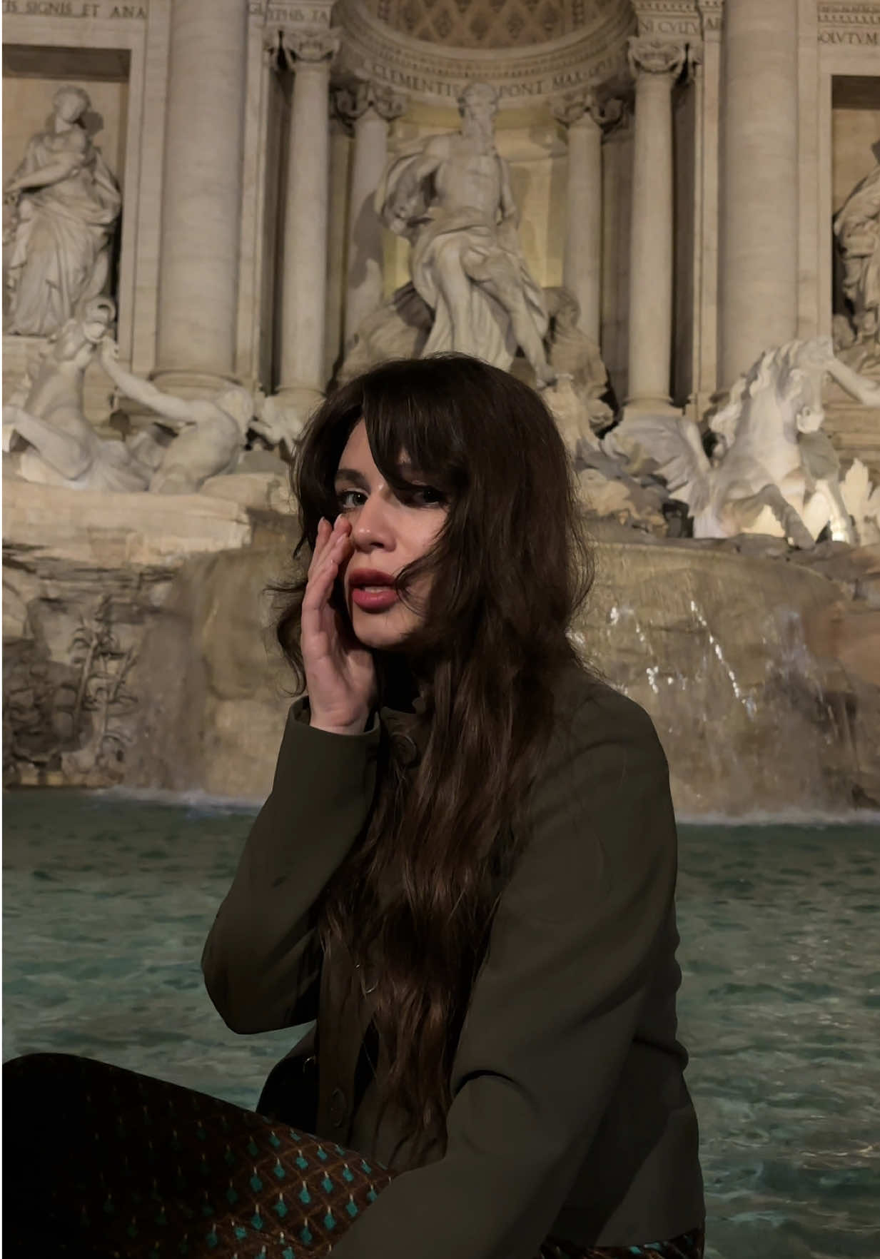 кажуть, якщо кинути три монетки у фонтан Треві, можна гарантувати собі щастя та любов. віримо? 