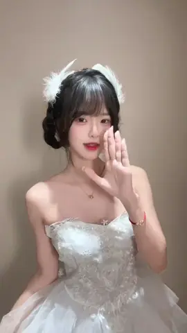 #鱼鱼酒 请你再靠近我一点点… #tiramisu编舞 #一点点 #扭一扭 