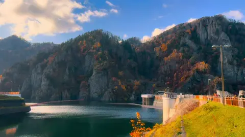 Một địa điểm ngắm lá đỏ tại Hokkaido. #豊平峡ダム #紅葉 #北海道 #札幌 #muathu 