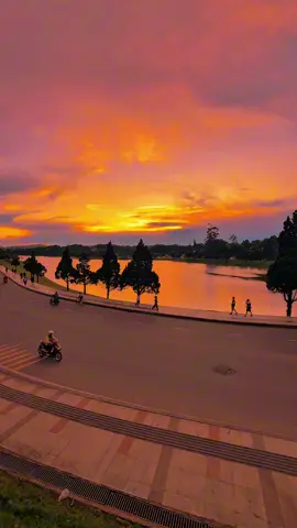 Bao lâu rồi bạn chưa đón hoàng hôn Đà Lạt#tiemanhbaprangbo #quayclipchill #dalat #chill #hoanghondalat 