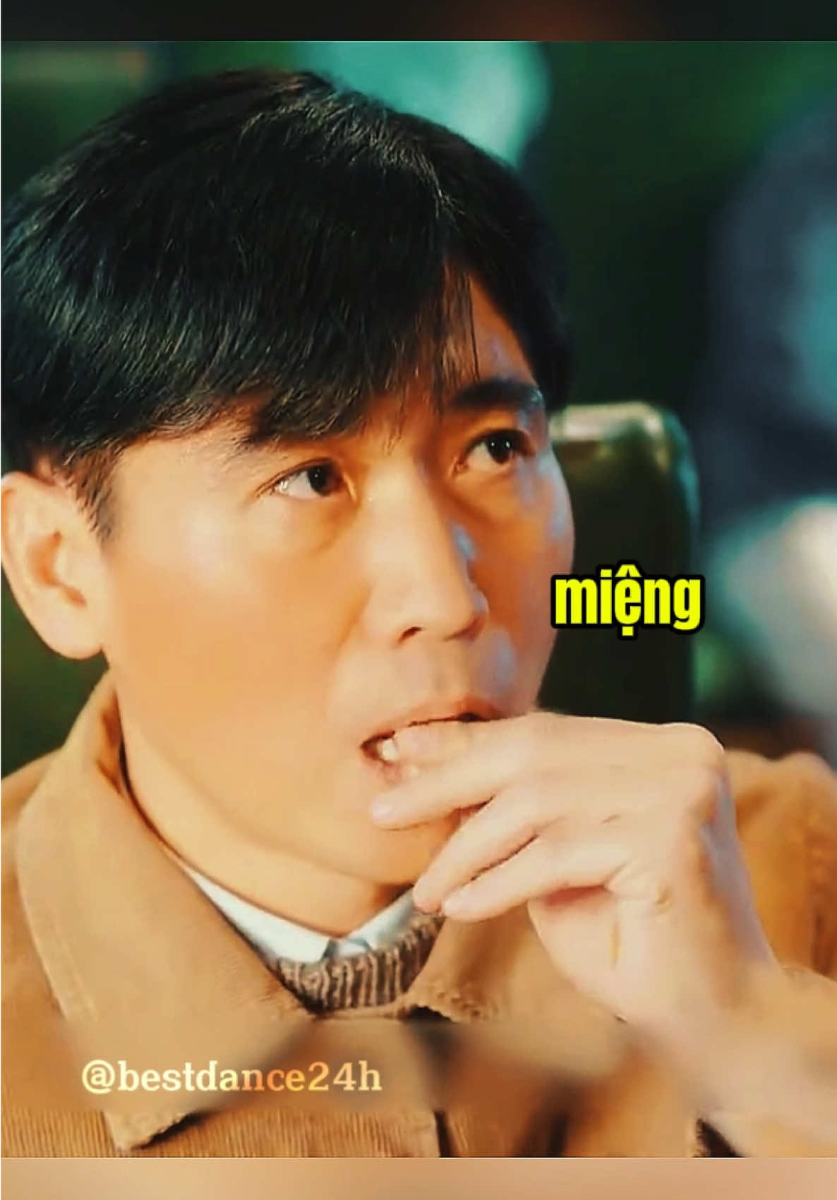 Cuộc Gặp Gỡ Kỳ Lạ Với Gà Quay Trên Xe Buýt P1 #flim #phimhay #movie #foryou #fyb 