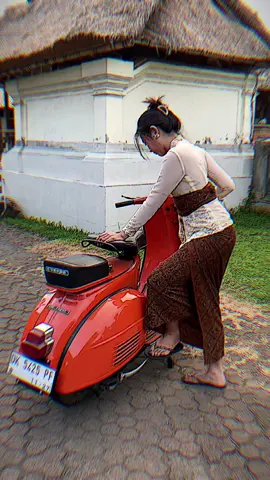 berkebaya bervespa 🥰 