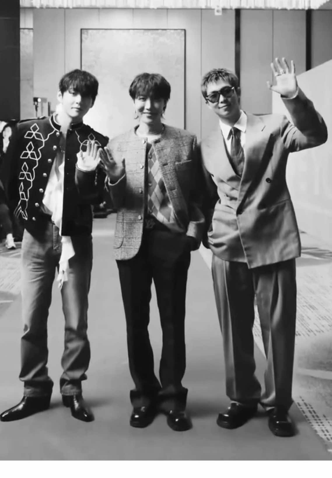 Mới 3 đấng nhà tui xuất hiện thôi đó🥴  Hobi cùng Namjoon và Taehyung tham dự sự kiện của WKorea, về chiến dịch nâng cao nhận thức về ung thư vú 'Love Your W 2025' 🥰 #bts #btsarmy #LoveYourW2025 #LoveYourW #xuhuongtiktok 