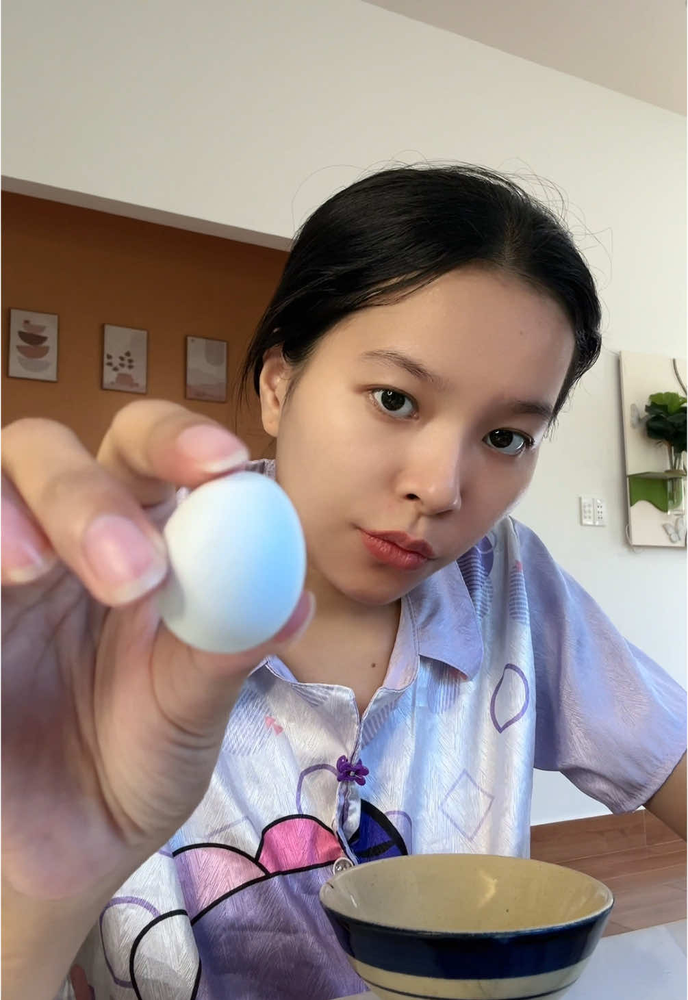 trứng cút trắng như trứng tắt kè 