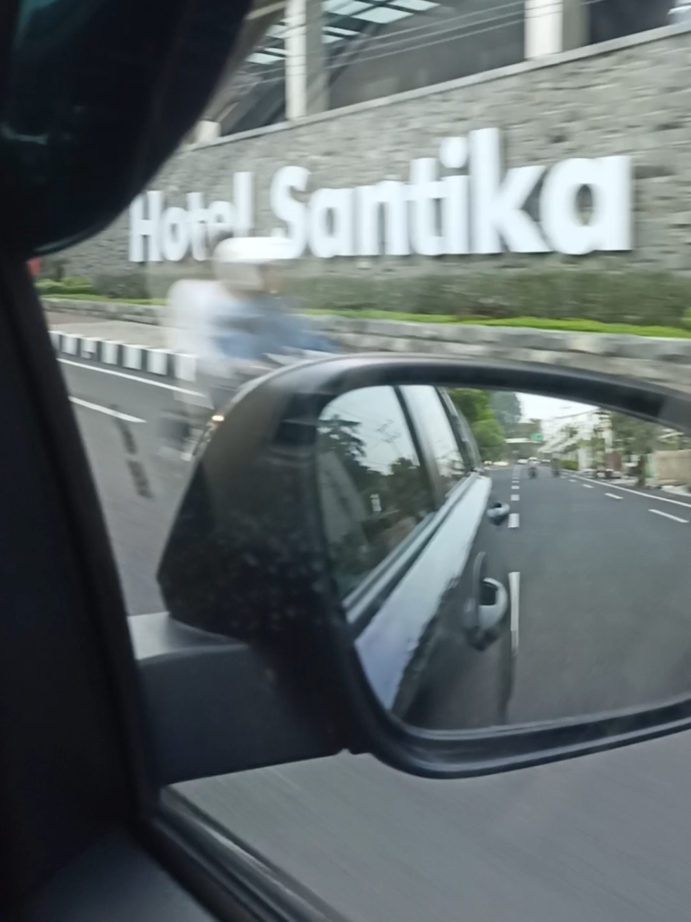 mlebu metu hotel wes biasa,tapi neg ngarepan tok 😅 #hotelsantikablitar #povnyetir #povnyetirinova #driverindonesia🇮🇩 #jalanankota 