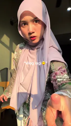 Bawak korang masuk hidup sec year saya  jap🥹 Btw baju yg ni dari @batikkt.rtw ade macam ii colourrrr tauuu❤️