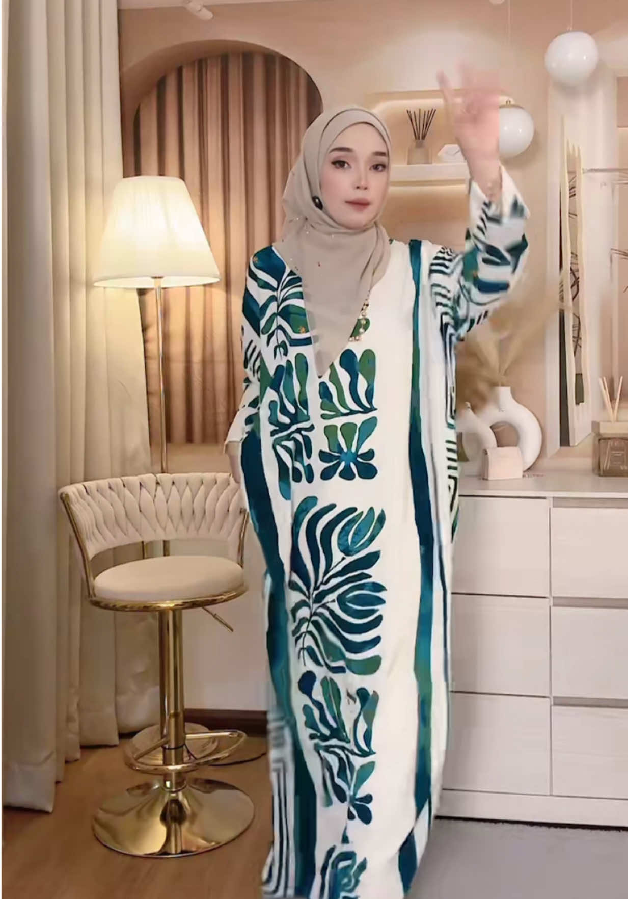 Kaftan corak baru, lawa dooh.  #kaftanmurah #kaftanviral #kaftanironless #masukberanda #fyp 