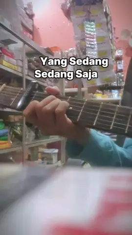 aku suka dia mak #dangdutviral #yangsedangsedangsaja #chordgitar #covergitar #liriklagu