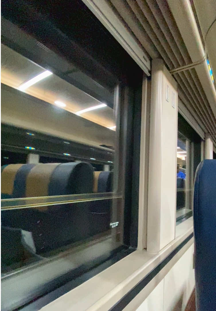 Pelan-pelan pa supirrr 🔥 #kai121 #solotrip #newgeneration #railfansindonesia #fyp 