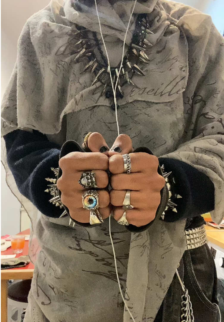 certain naissent avec les coffres d’autre naissent les crochets #ptitesoeur #femtogo #alt #fyp #08 