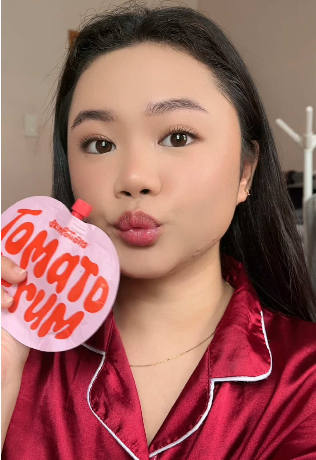 This serum makes my base so smooth 😍 na para bang instant skin filter siyaaaa 🍅 ✨ #acnespotsolution #acnetreatment #darkspots #skinprep #skincareph