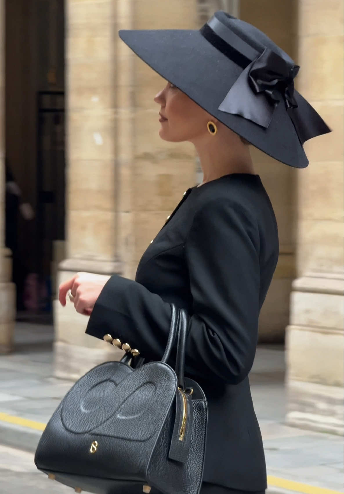 Powerful Black 🖤 #oldmoney #elegant #classy #feminineenergy #walkingdownthestreet 