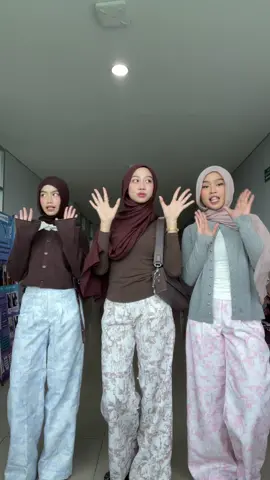 sukak bgt sm celana nya @Wispie 