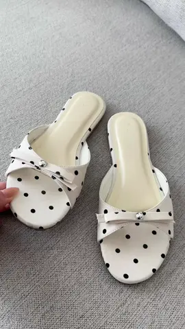 Kiếm được đôi dép xinh mà zá bèo lắm lun ce 🤭 #viral #tiktokshopthoitrend #phongcachthoitrang #macdepmoingay #ilovetiktok 