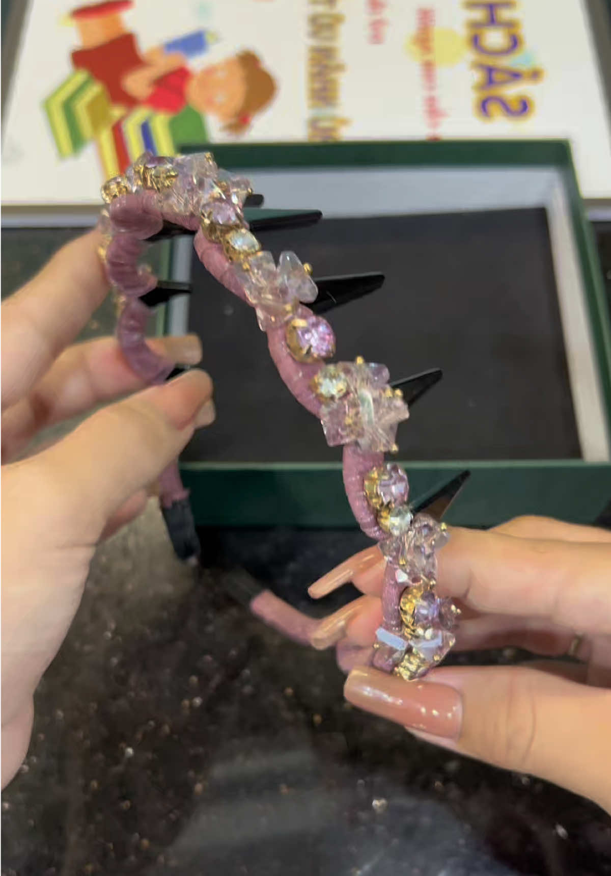 Hộp quà tặng Pasier băng đô làm phòng tóc lấp lánh#emkieutaphoa #bangdolamphongtoc #hopquatangpasie #caitoc #caitocdinhda