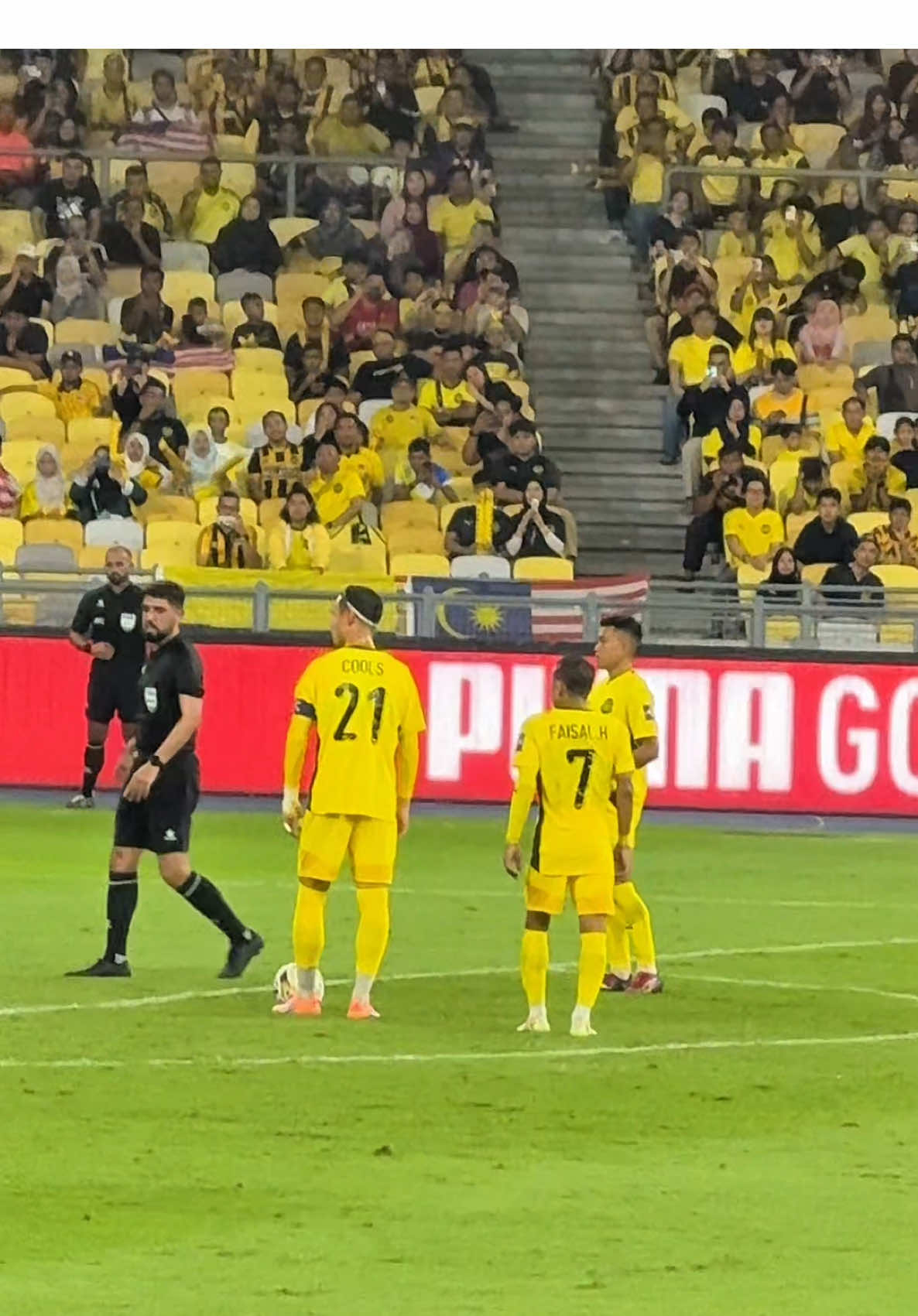 terbaiklah Mickey! @faisal halim congrats Wira-wira Malaysia semalam, Malaysia 5-1 Laos. btw korang jangan lah marah abang cameraman, dia cuma buat kerja je, kami nak promote GP10😅🙏🏻  #generasiperfect10 #malaysiavslaos #harimaumalaya  @dhabita @arabellaellen @Arena Wan @🌟shu 