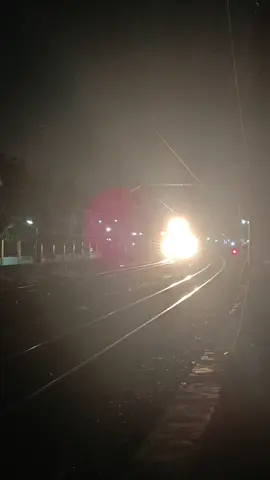 Kobong gak harus matiin lampu 🤭#fypsuuuuuuuuuuuuuuuuuuuuuuu #4upageシ #keretakobong #fypシ゚viral  #kobongkobong 