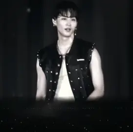warning: too hot to scroll past  @JAY B #got7 #igot7 #ahgase #jaebeom #jaebeomedit