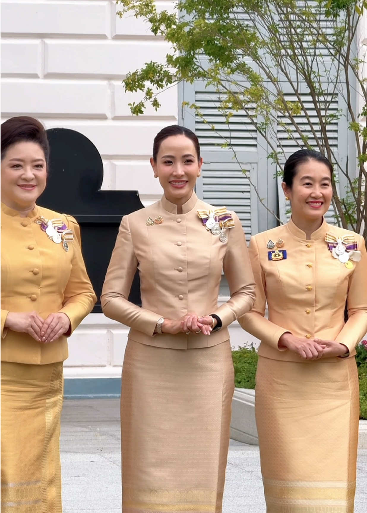 เฝ้าฯ รับเสด็จ พระบาทสมเด็จพระเจ้าอยู่หัว และสมเด็จพระนางเจ้า ฯ พระบรมราชินี ในพระราชพิธีทรงบำเพ็ญพระราชกุศลถวายผ้าพระกฐิน พุทธศักราช ๒๕๖๘ #อนุทิน #จ๊ะจ๋าธนนนท์ 